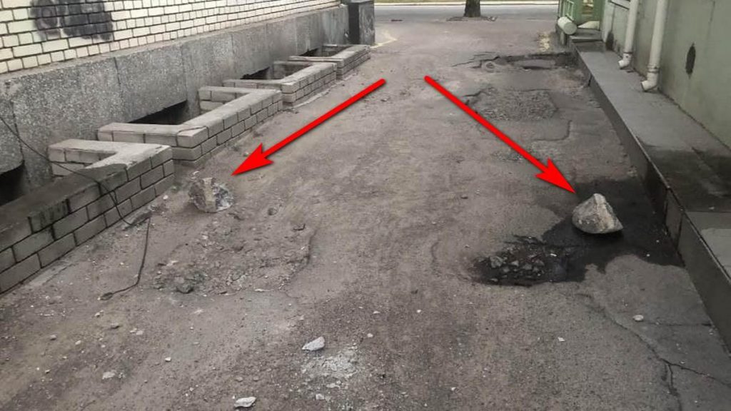 Рядом проходила женщина с коляской: в Днепре с крыши упала бетонная глыба (ФОТО)