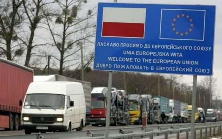 На границе с Польшей задержали украинцев с фальшивыми COVID-сертификатами 