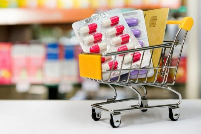 Паника гонит в аптеки: почему украинцы занимаются самолечением