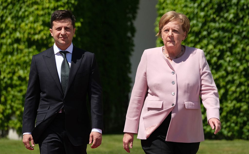 В МИД назвали темы будущей встречи Меркель и Зеленского в Берлине