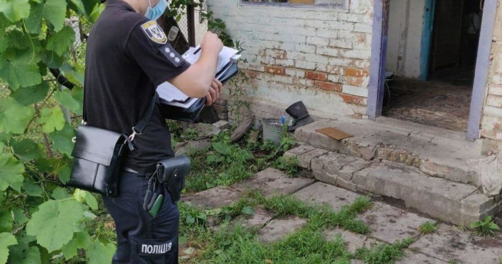 В Черниговской области 47-летний отец зарубил топором 21-летнего сына (ФОТО)