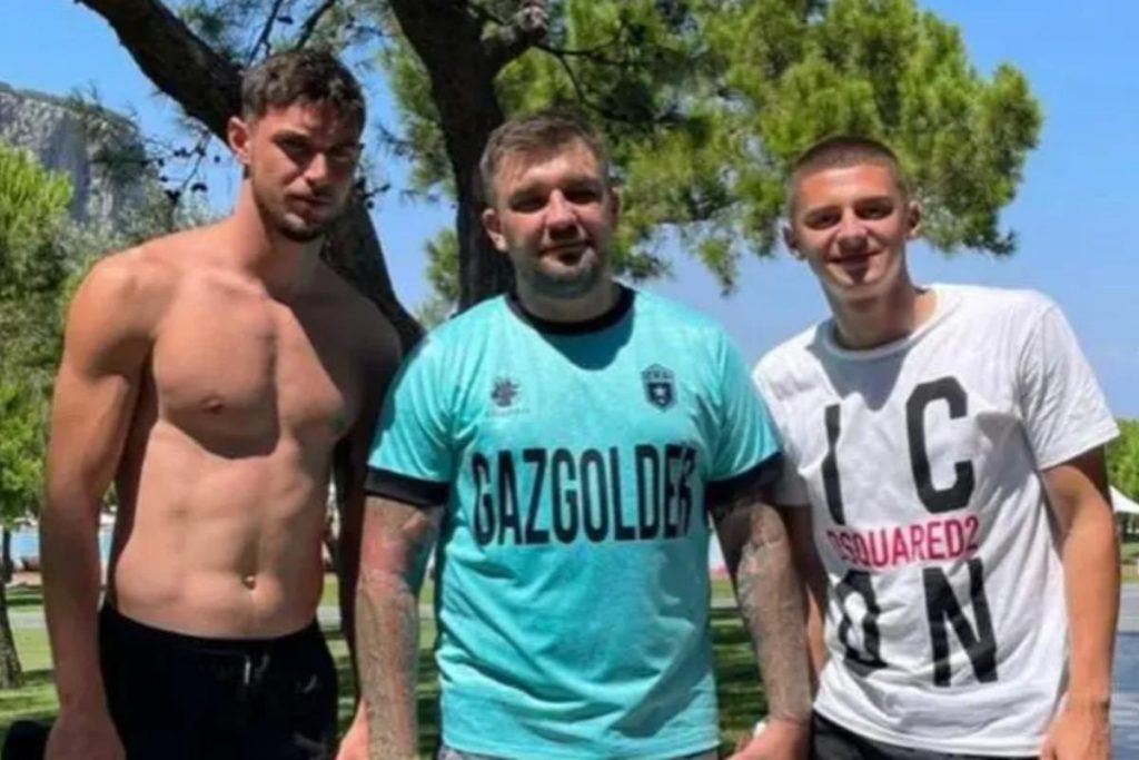 Футболисты сборной Украины поделились совместными фото с Бастой (ФОТО)