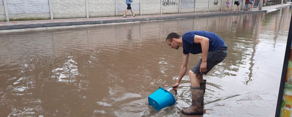 На Николаевщине ливнем затопило базы отдыха и улицы (ФОТО)