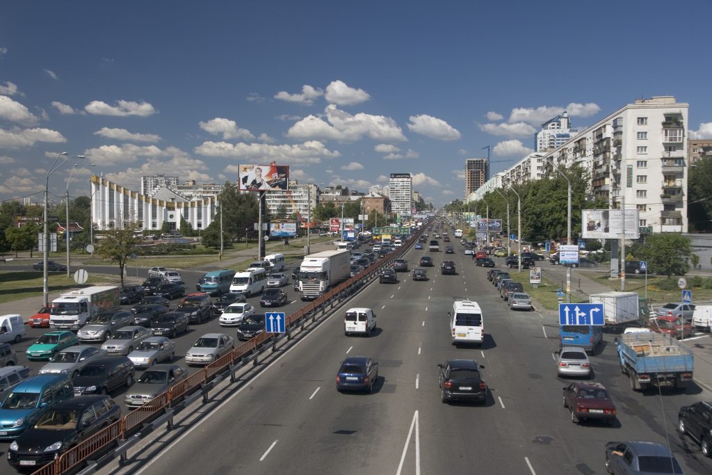 В Киеве водитель Toyota по-хамски нарушил правила (ВИДЕО)