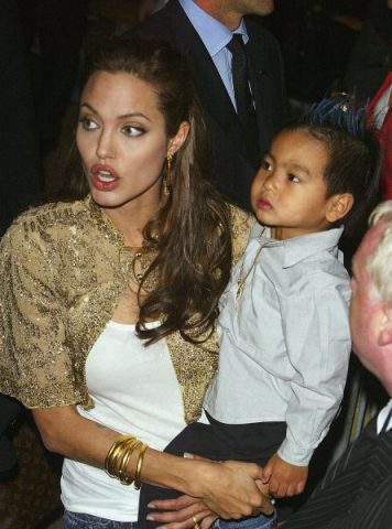 СМИ усомнились в том, что Джоли усыновила мальчика-сироту (ФОТО, ВИДЕО)