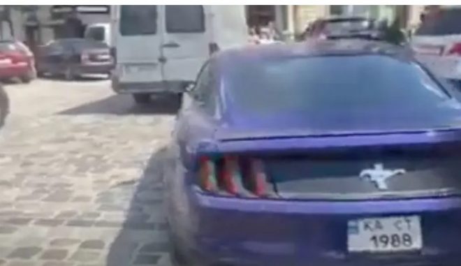 Скандальное ДТП во Львове: нардеп Юрченко на своем Mustang без прав умчался в Киев (ВИДЕО)