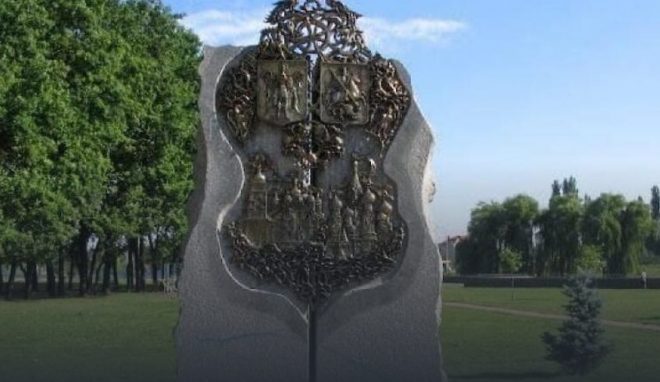 В Киеве демонтируют памятник в честь «дружбы» Киева и Москвы (ФОТО)