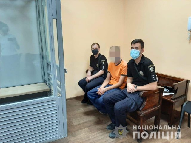 В Кривом Роге суд арестовал мужчину, держащего 7-летнего мальчика на цепи (ФОТО)
