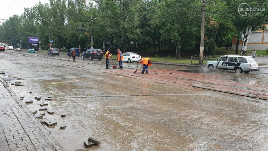 В Мариуполе с утра прошел мощный ливень: город затоплен (ФОТО)