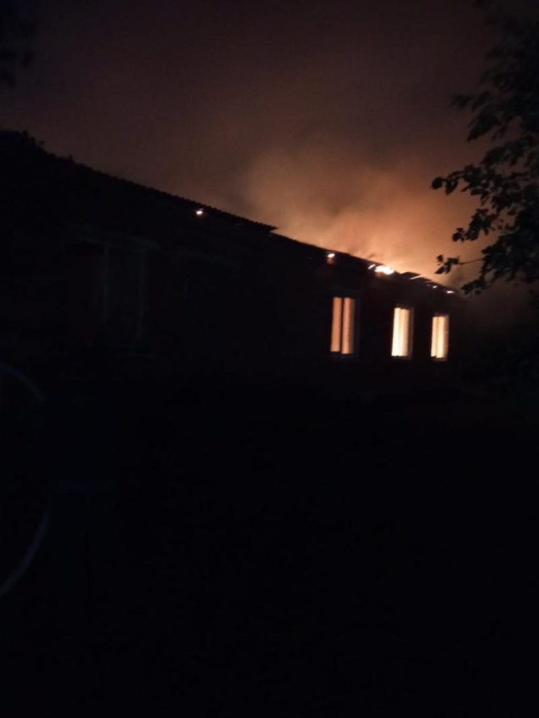 В Ровенской области из-за молнии горела школа (ФОТО)