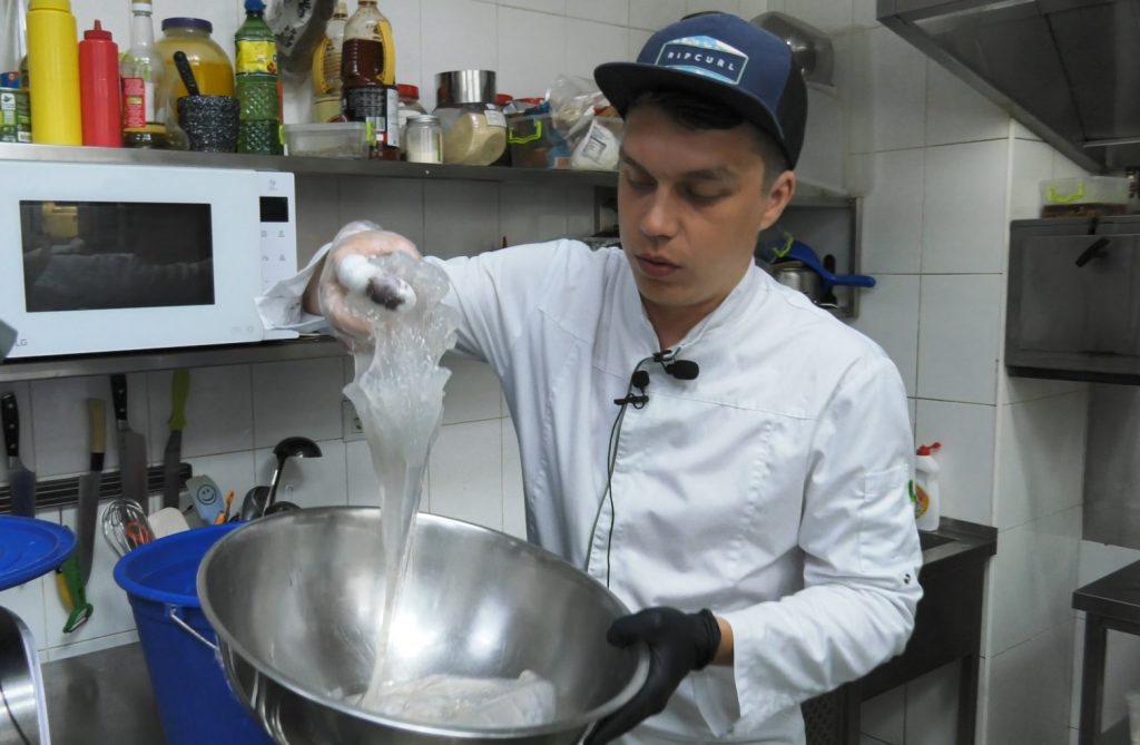 В ресторанах возле Азовского моря начали подавать медуз (ФОТО)