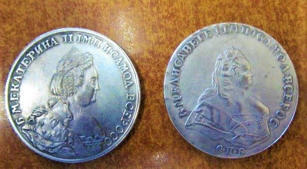 Из Украины хотели вывезти старинные монеты с изображением императриц (ФОТО)