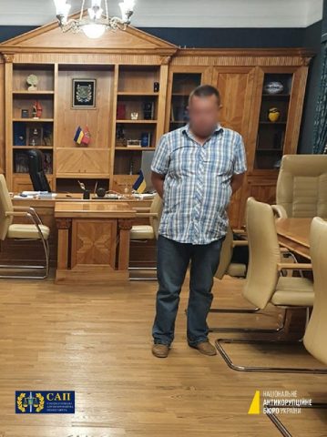 Задержанному на взятке чиновнику Харьковского облсовета объявили подозрение (ФОТО)