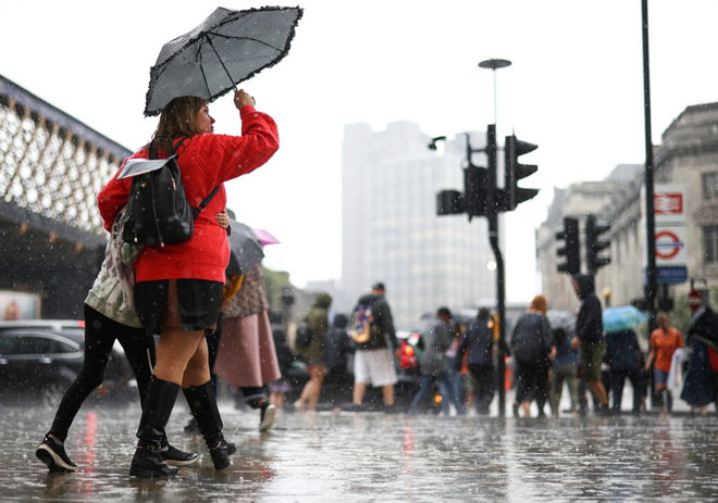 В результате мощного дождя в Лондоне произошел потоп (ФОТО, ВИДЕО)