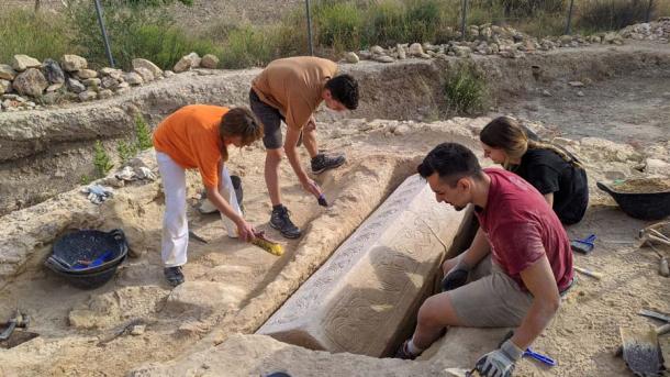 Археологи нашли саркофаг варваров, разгромивших Древний Рим (ФОТО)