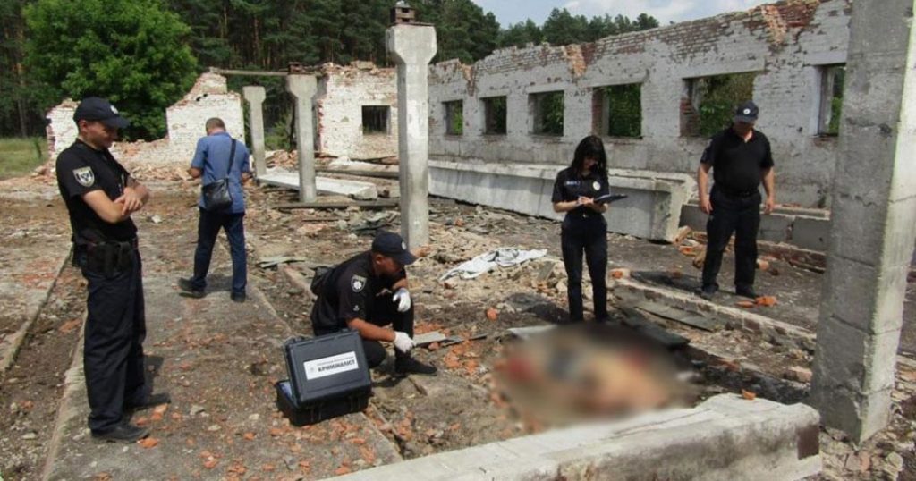 На ферме в Черниговской области на мужчин рухнули бетонные плиты: есть погибший (ФОТО)
