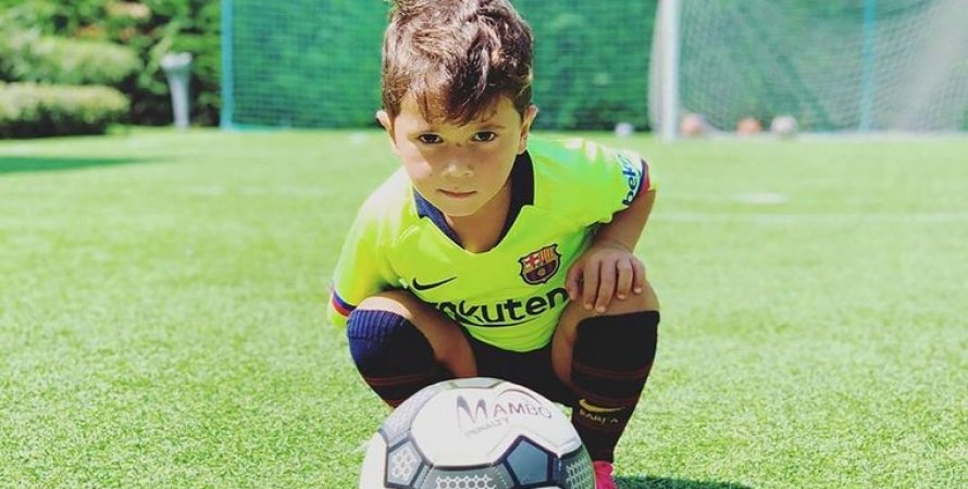 Пятилетний сын легендарного Месси показал чудеса обращения с мячом (ВИДЕО)