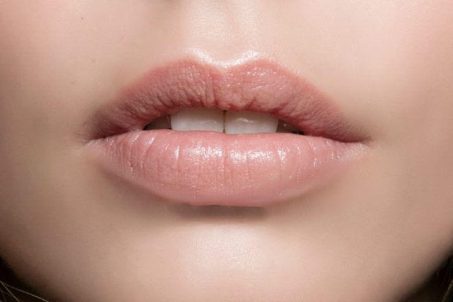 Как увеличить губы без операций: совет косметологов