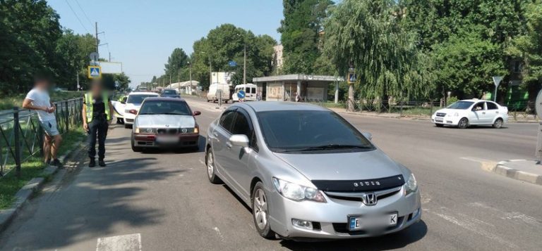 В Николаеве столкнулись Honda и BMW (ФОТО)