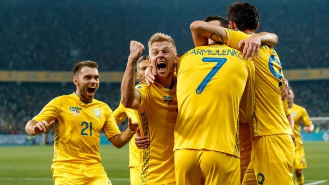Копы спели в поддержку сборной Украины перед матчем на Евро-2020 (ФОТО, ВИДЕО)