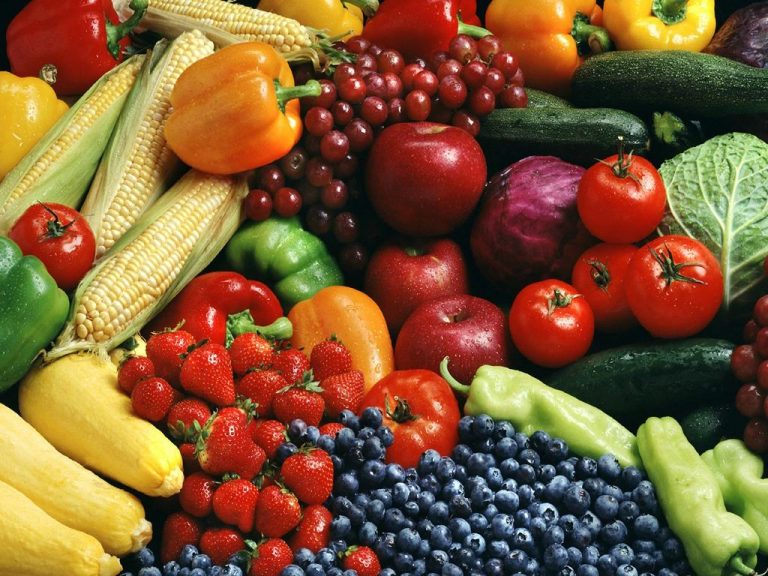 Рискуете получить отравление: эксперты назвали фрукты и ягоды, которые нельзя употреблять с косточками