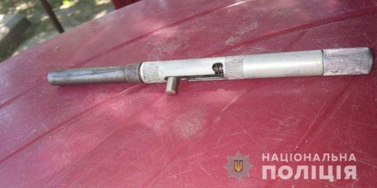 На Луганщине 11-летний мальчик чуть не убил себя самострельным оружием (ФОТО)