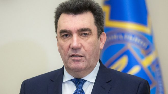 Данилов заявил, что в войне должны принимать участие все граждане Украины