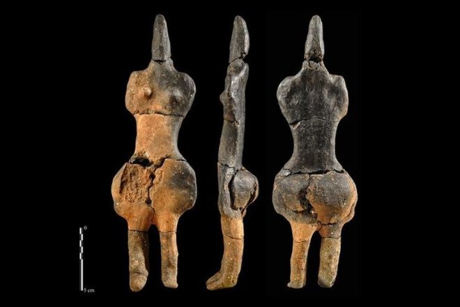 Археологи показали редкую статуэтку возрастом 6 тысяч лет (ФОТО)
