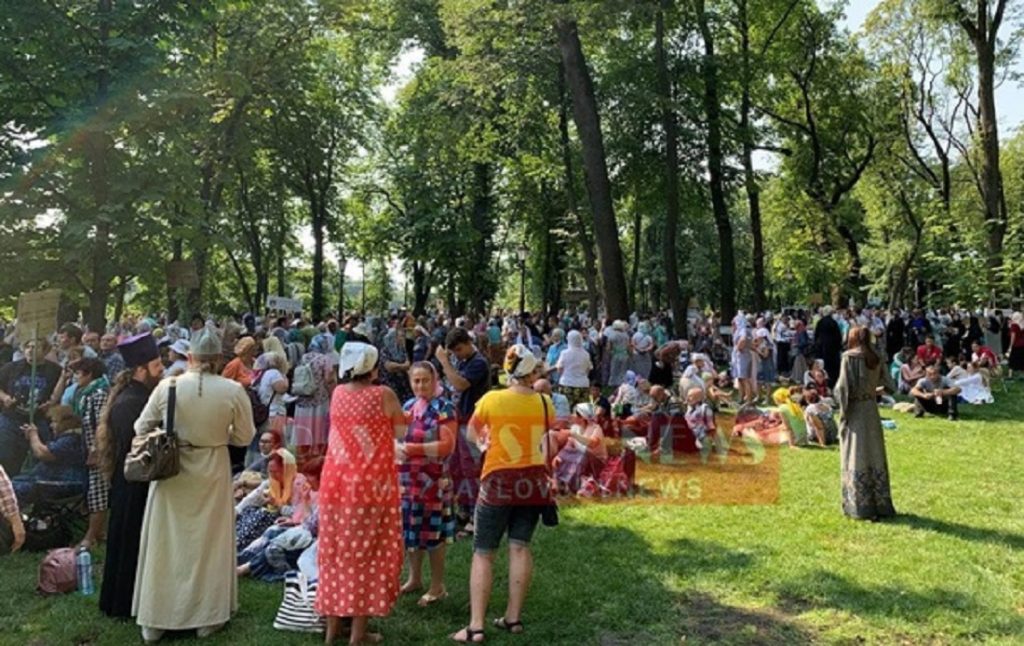Тысячи верян в Киеве собираются на крестный ход (ФОТО, ВИДЕО)