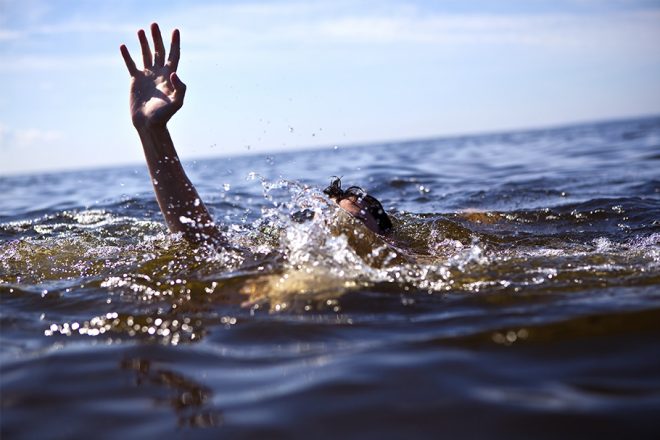 В Полтавской области во время купания в реке исчез 25-летний мужчина