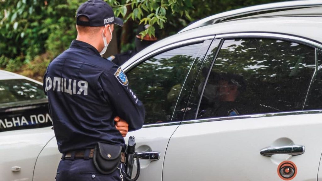 Пьяная езда: в Днепре из BMW X5 выпала женщина (ФОТО)