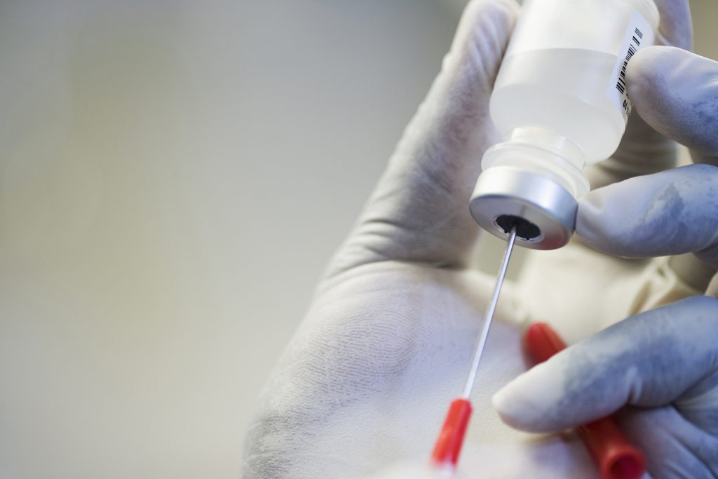 В Украине по 2 прививки получили более 1,4 миллиона человек