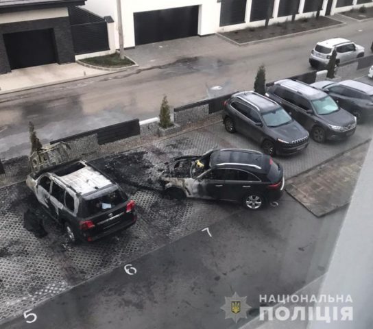 «Втыкали топоры»: в Харькове задержали группировку, запугивающую бизнесменов (ФОТО, ВИДЕО)