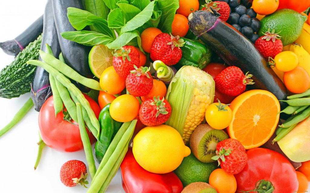 Цена на ягоды, фрукты, овощи выросла не из-за посредников – эксперт