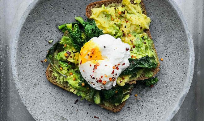 Диетологи развенчали мифы о вреде яиц, жира и содержании завтрака