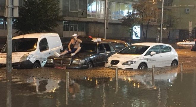 Эксперт о потопе в Киеве: профильные службы постоянно экономят