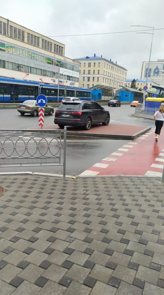В Киеве заметили сверхнаглого «героя парковки» (ФОТО)