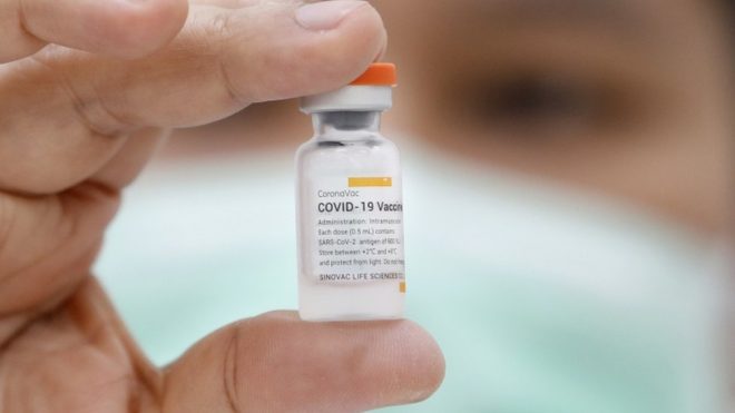 Разработчики CoronaVac рекомендовали применять третью дозу