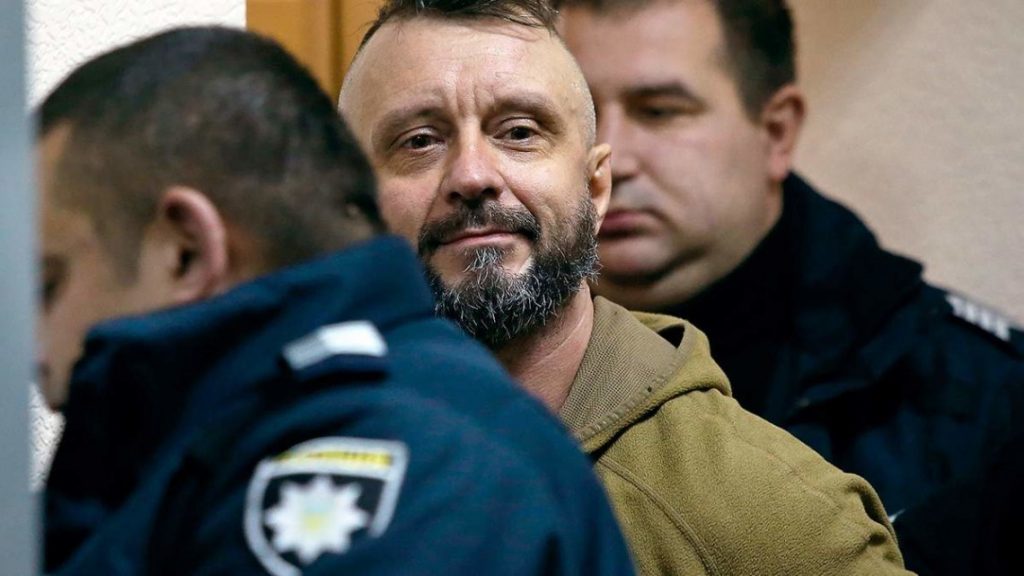 Дело Шеремета: суд продлил домашний арест Антоненко и обязательства для Дугарь