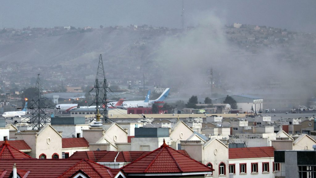 Взрывы у аэропорта Кабула: более 100 погибших