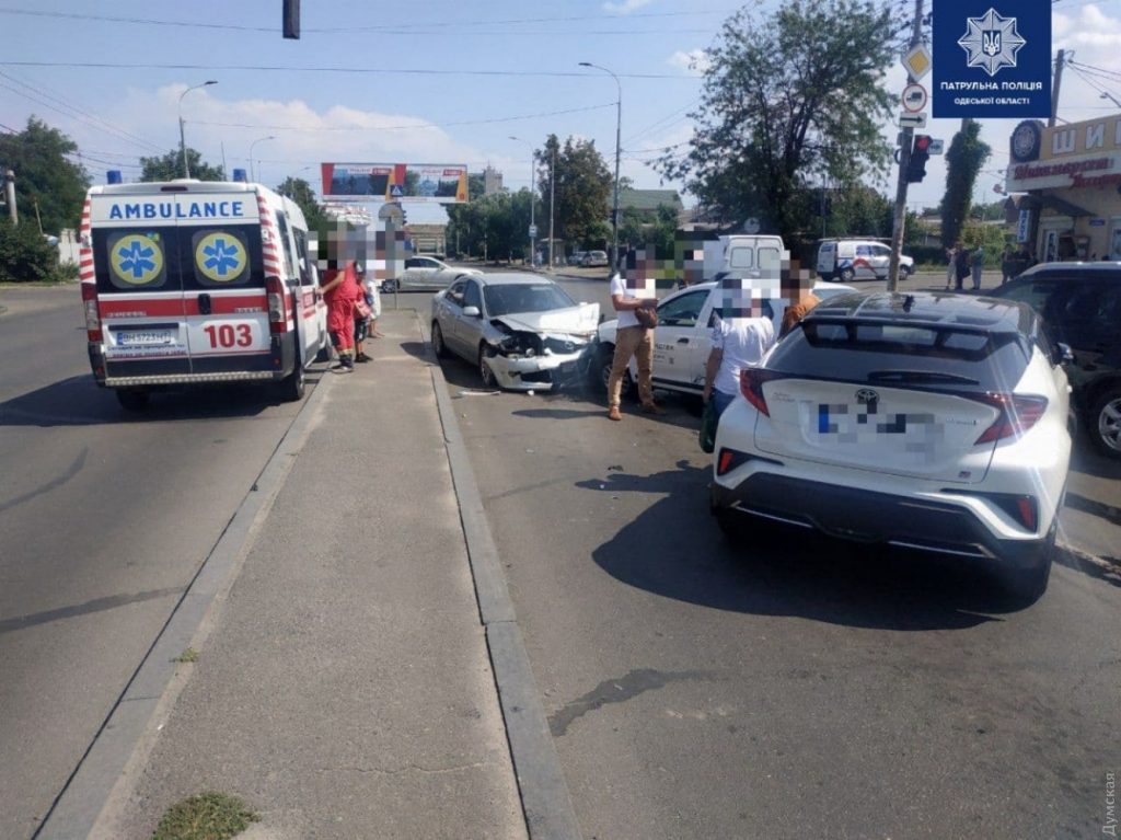 В Одессе пьяный водитель протаранил сразу 4 авто (ФОТО)