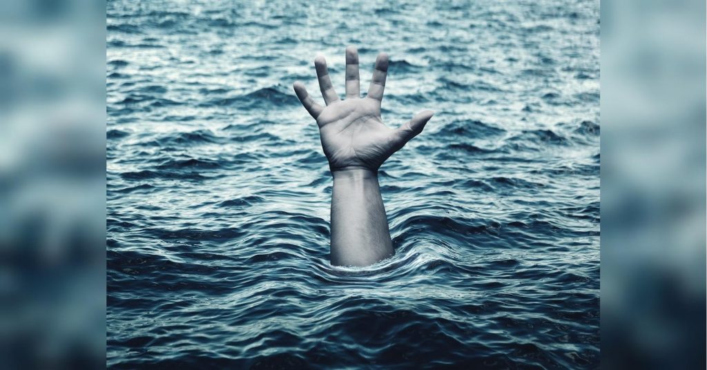 В Одессе утонул мужчина, нырнув с матраса