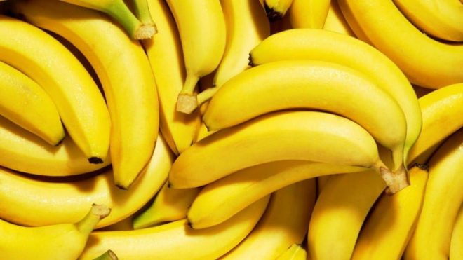 Диетолог рассказал о пользе и вреде бананов
