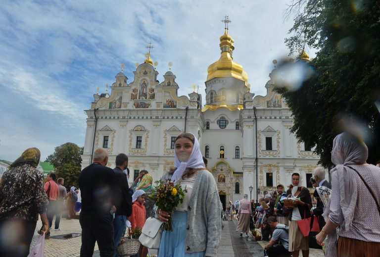 Украинцы празднуют Яблочный Спас