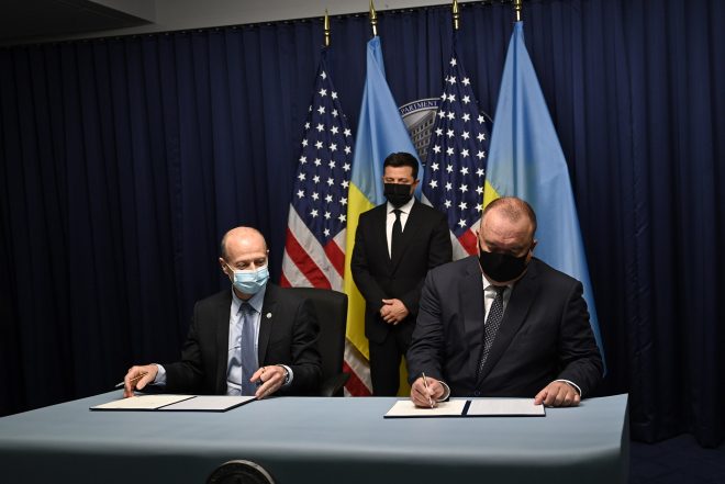 Украина и США подписали меморандум о строительстве энергоблока Хмельницкой АЭС