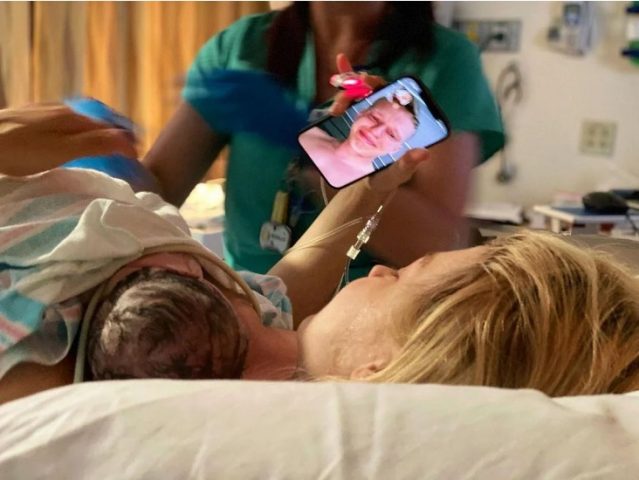 Зинченко расплакался при виде новорождённой дочки (ФОТО)