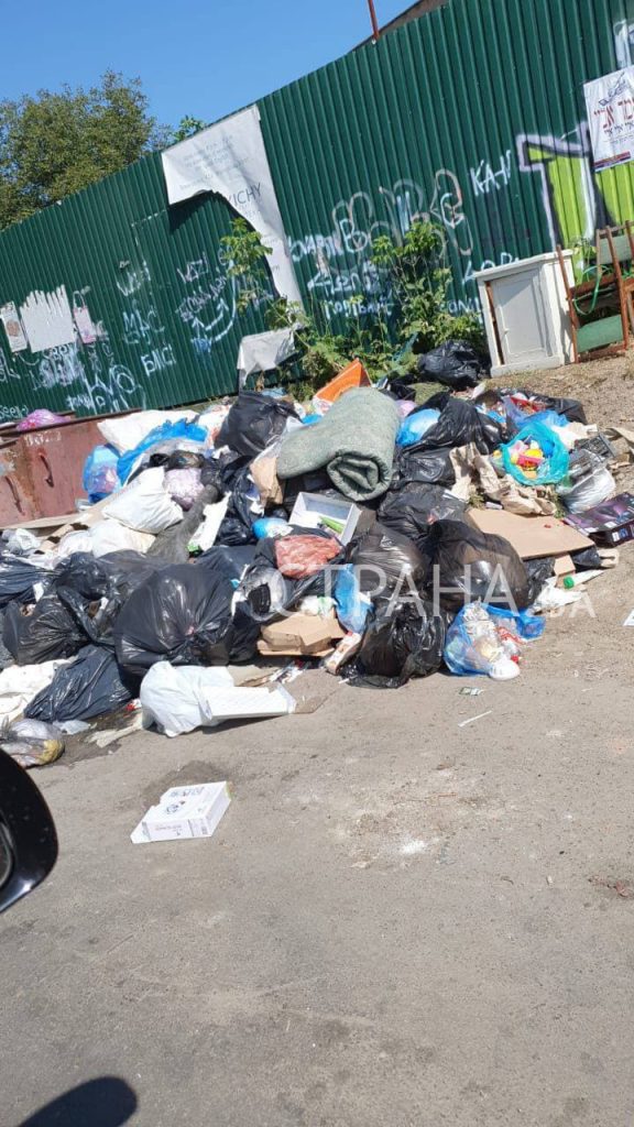 Хасиды жалуются на большое количество мусора в Умани (ФОТО)