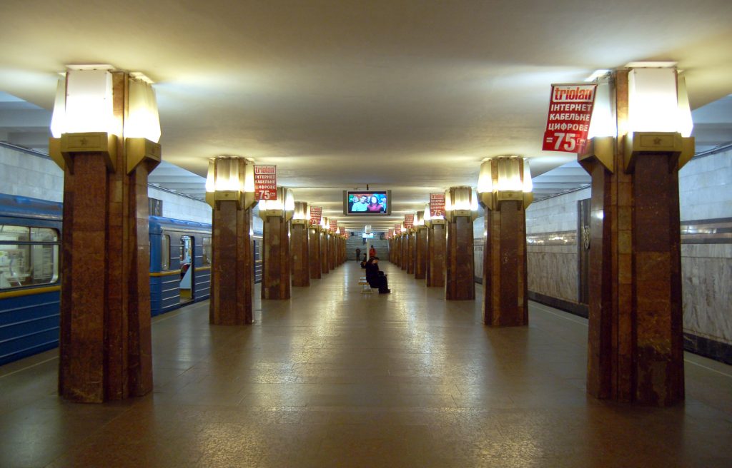 В Киеве из-за ливня закрыли станцию метро