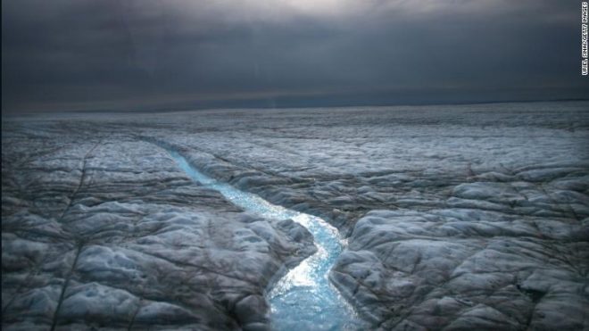 На вершине Гренландского ледникового щита впервые пошел дождь (ФОТО)