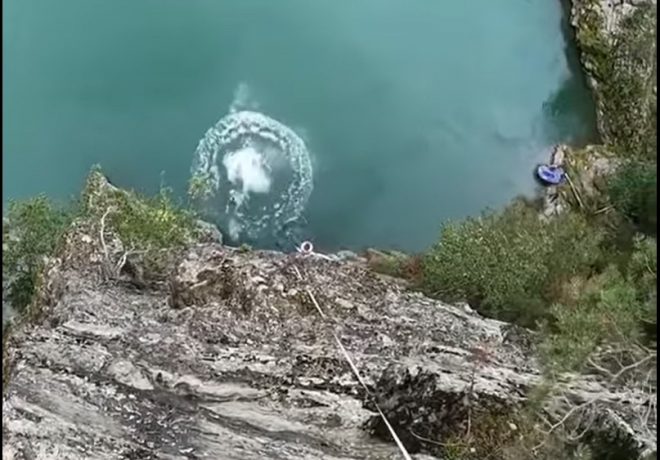 Житель Норвегии прыгнул в воду «пузом» с экстремальной высоты (ВИДЕО)
